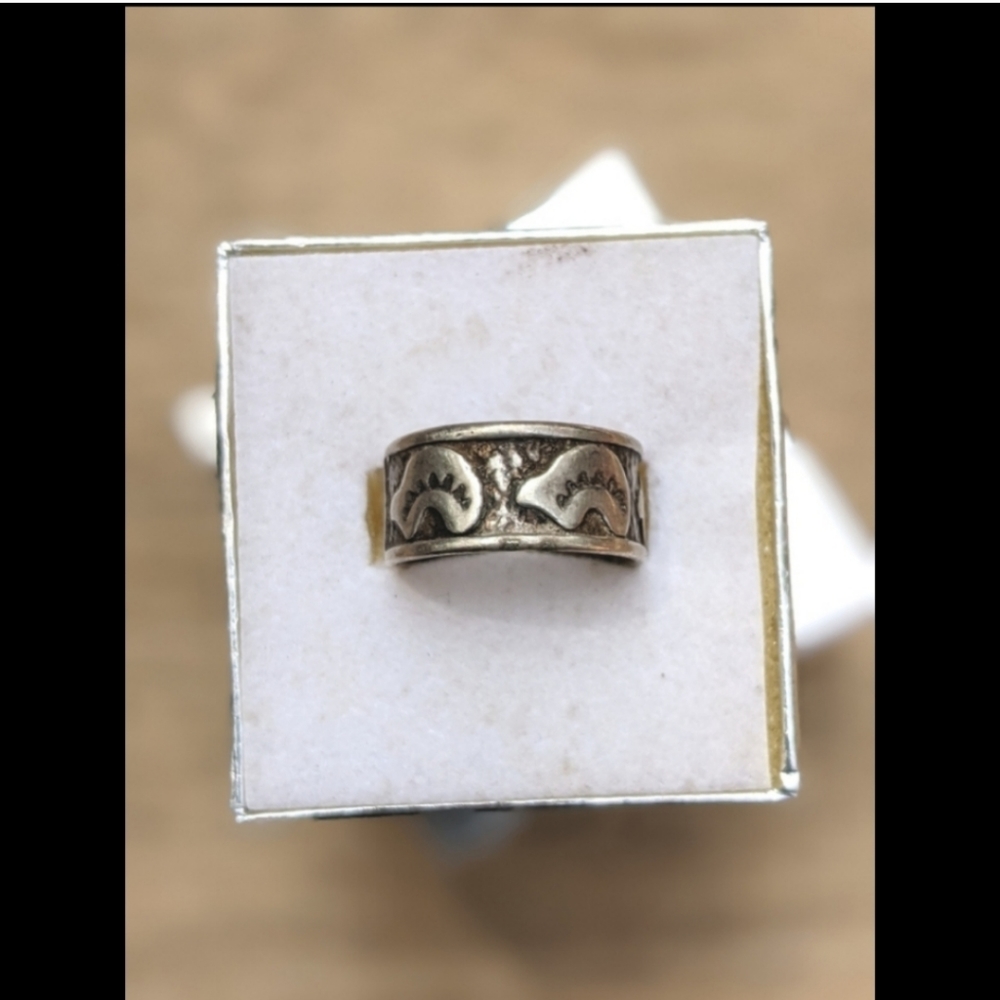 Navajo sterling silver 3 bear ring band